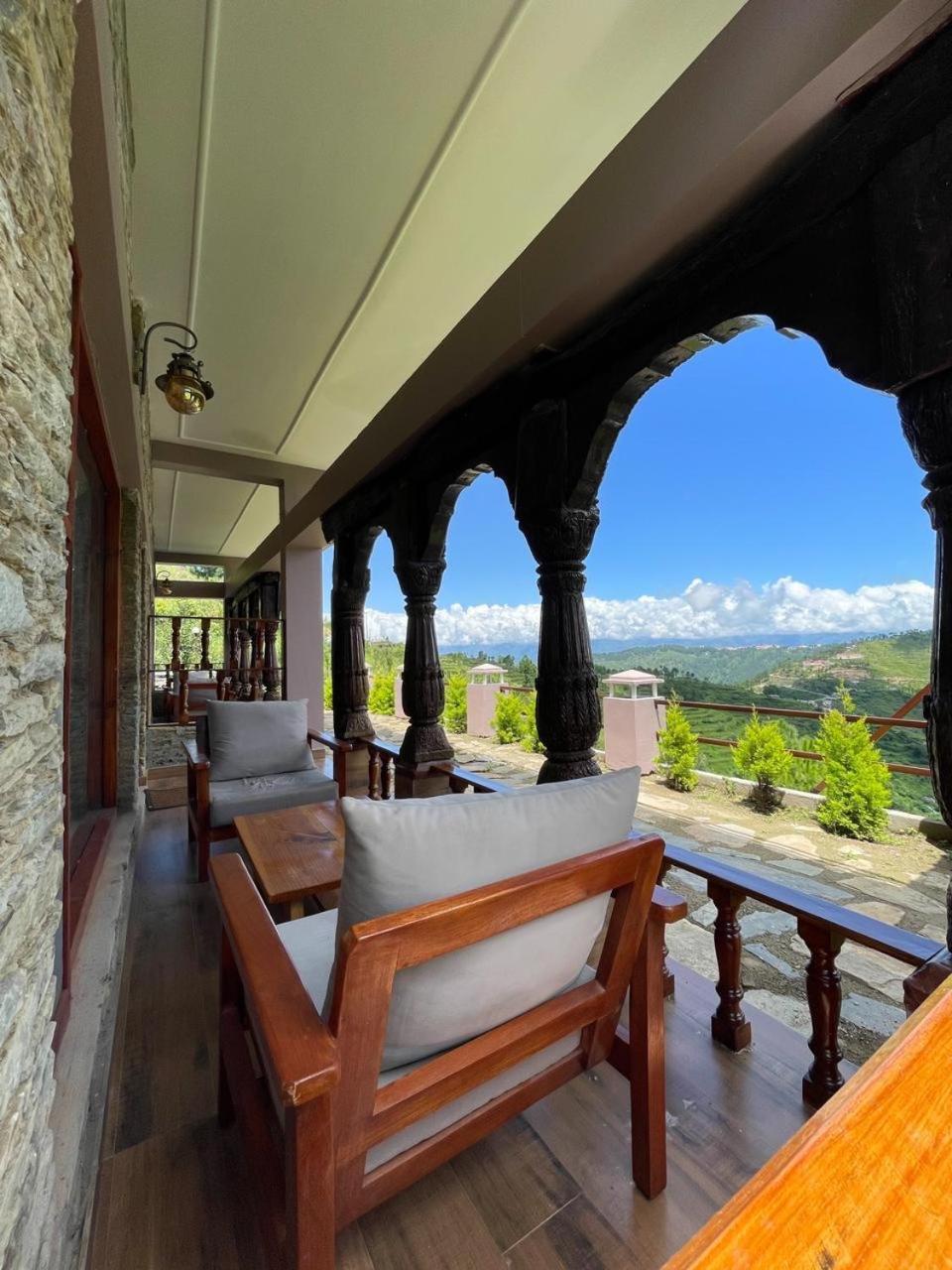 Bsr Farms Resort Pauri Extérieur photo